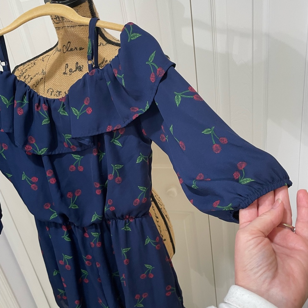 As U Wish Navy Shorts Romper with Floral Print Sz Sm = 4/6 - Picture 9 of 10